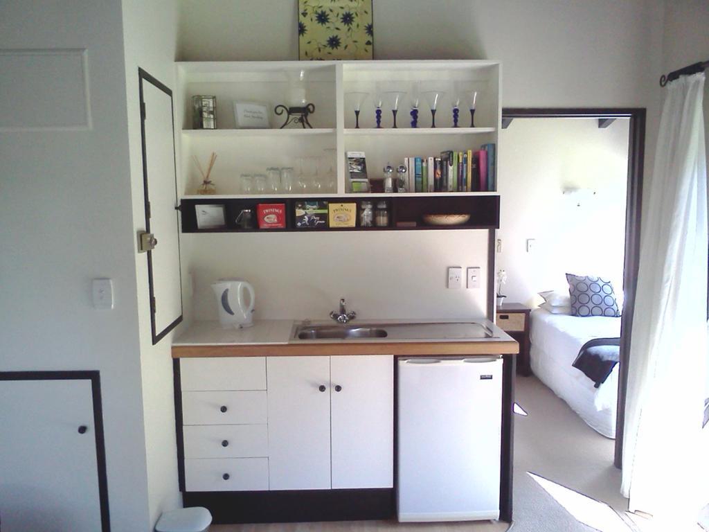 Waters Edge B&B Kaitaia Szoba fotó